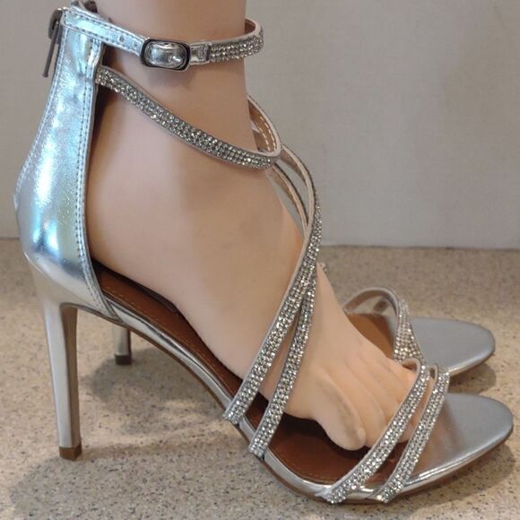 👍 Steve Madden Silver Heels Size 9 A14 - Picture 1 of 8